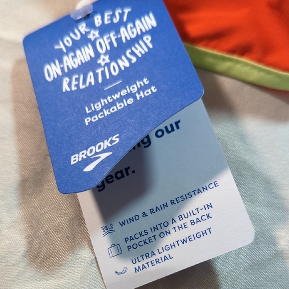 Brooks Cherry Tomatoe And Neo Pink Runners Packable Hat.. New!!!! - Picture 3 of 9